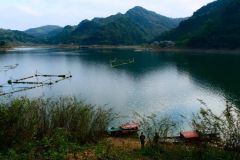 The Da Bia lake. Those are fish traps on the left